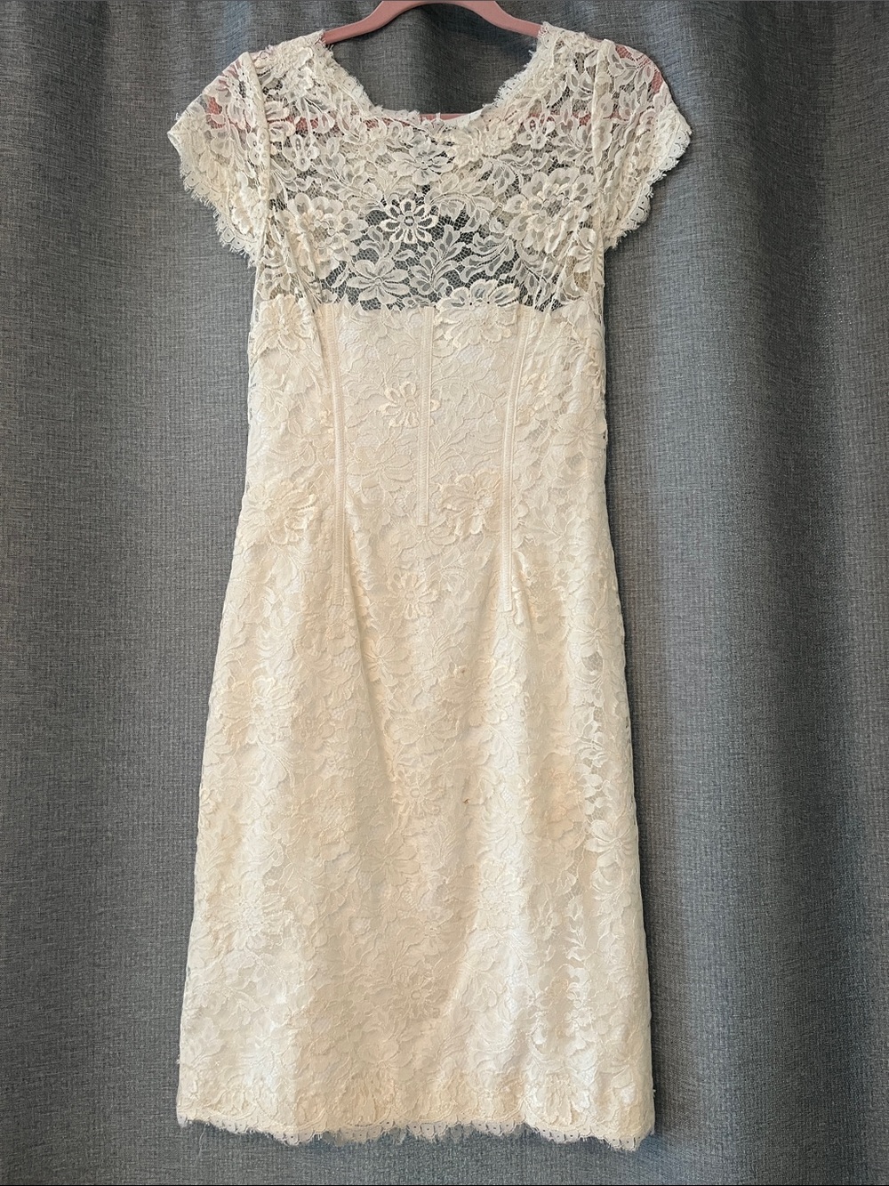 Monique L’huillier Cream Lace Cap-Sleeve Sheath Dress
